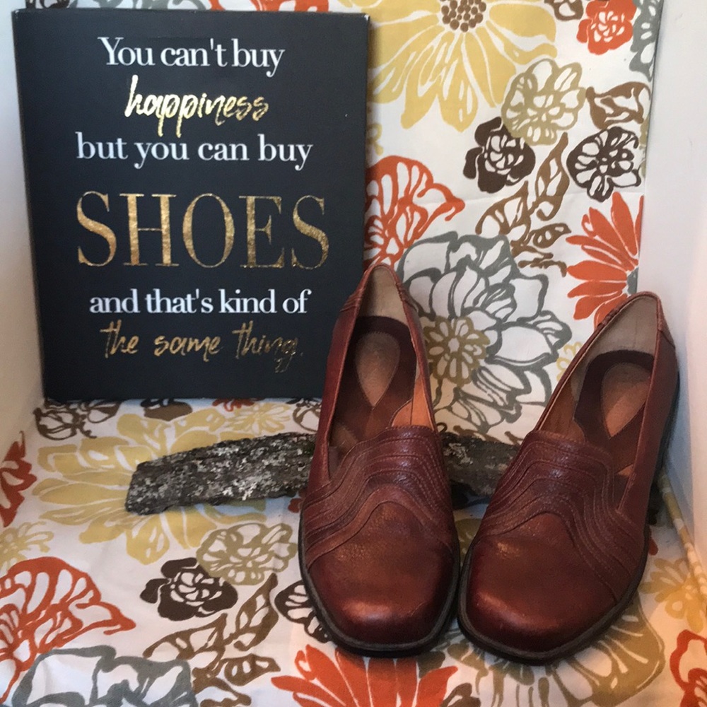 Clark’s Artisan Leather wedge shoe